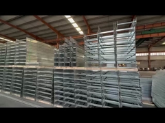 Escalier en acier d'argent personnalisable type plateau de câble mur monté pour la gestion du câble résistant au feu