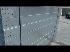 Plateau de câbles galvanisés à l'intérieur ou à l'extérieur avec ventilation ou rainure de perforation