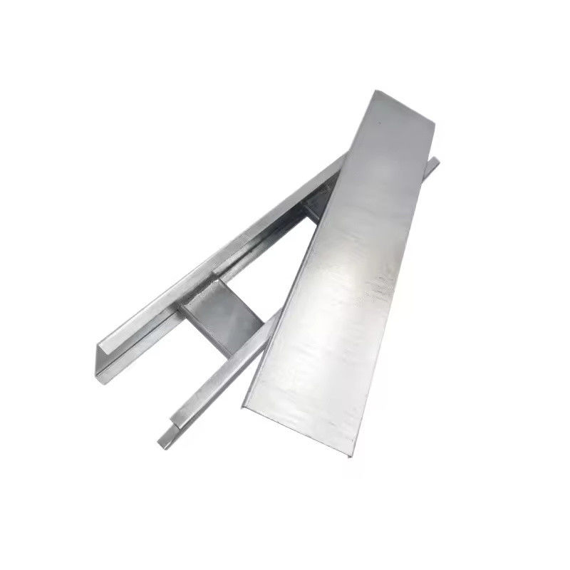 Kit d'accessoires pour le système de plateau de câbles en acier résistant à la corrosion avec croix personnalisées et tees