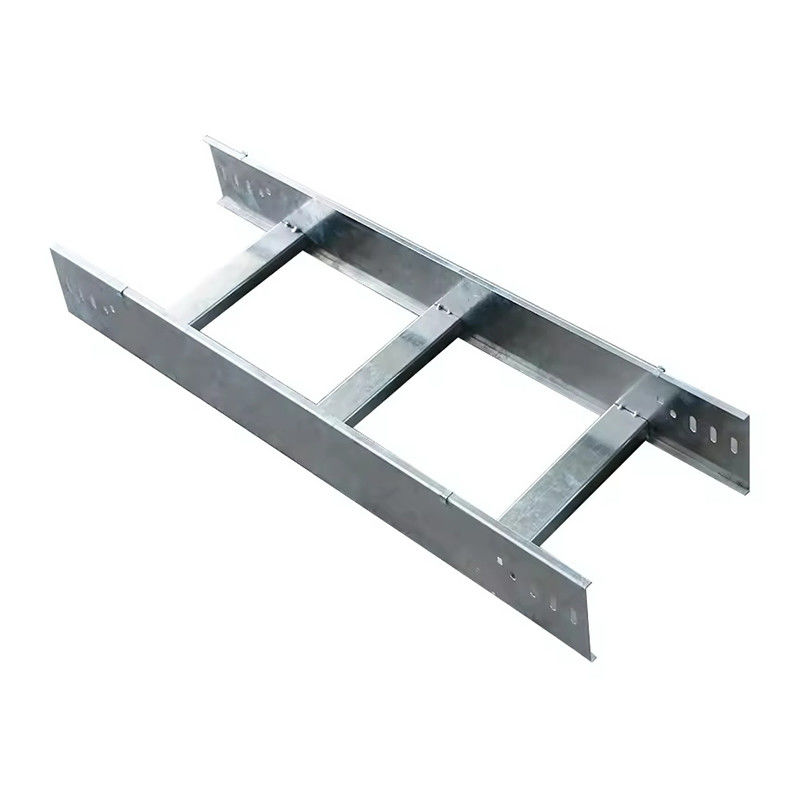 Escalier en acier galvanisé type plateau de câble en argent