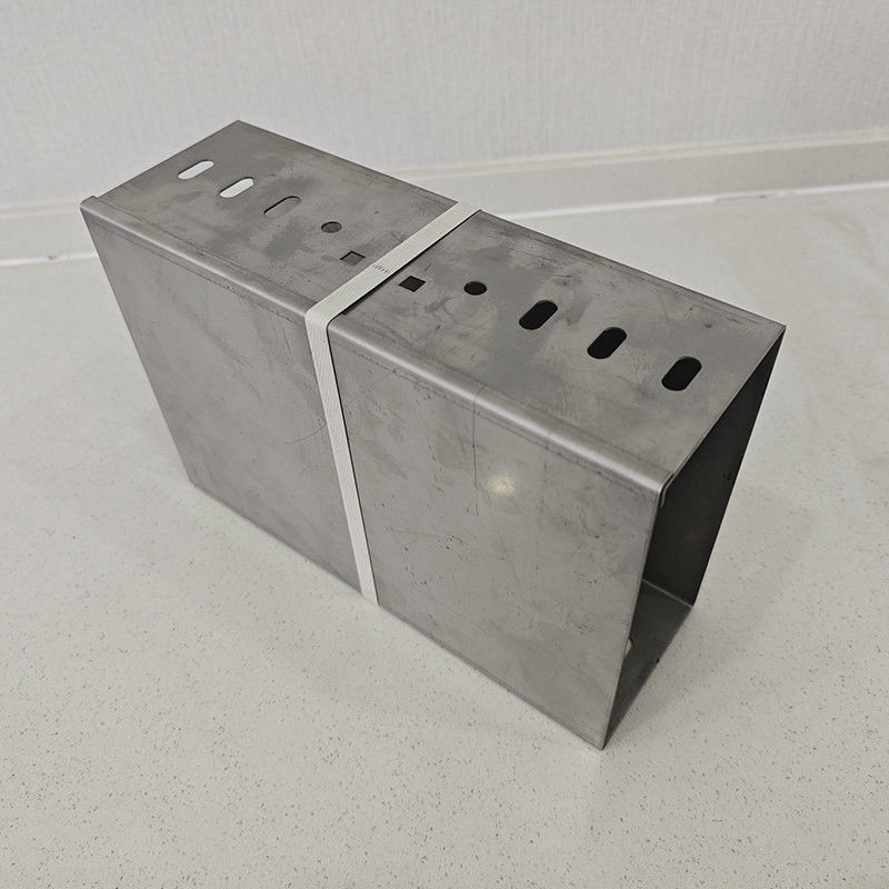 Plateau de câbles galvanisés résistant à la corrosion avec accessoires