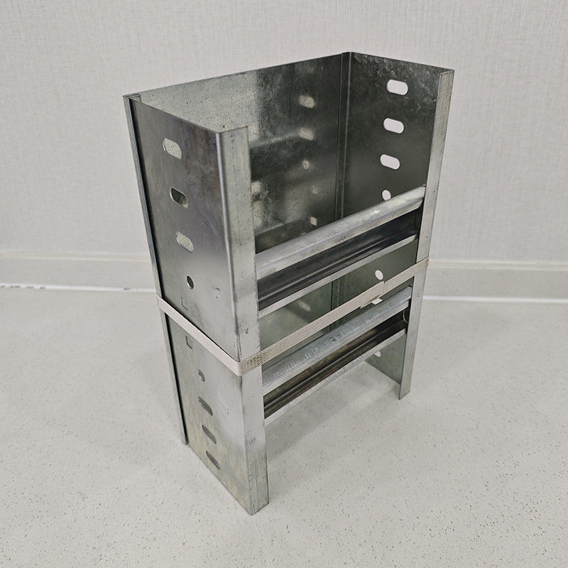 Plateau de câbles en argent inoxydable ventilé ISO9001 Facile à installer Résistant à la corrosion