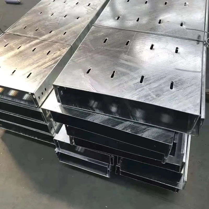 Un plateau de câbles en acier inoxydable hautement résistant à la corrosion permet la circulation de l'air