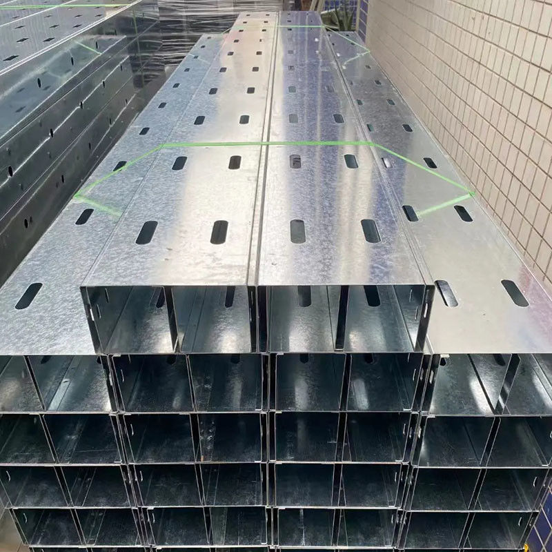 Plateau de gestion de câbles en aluminium rectangulaire à faible entretien avec une excellente résistance à la corrosion