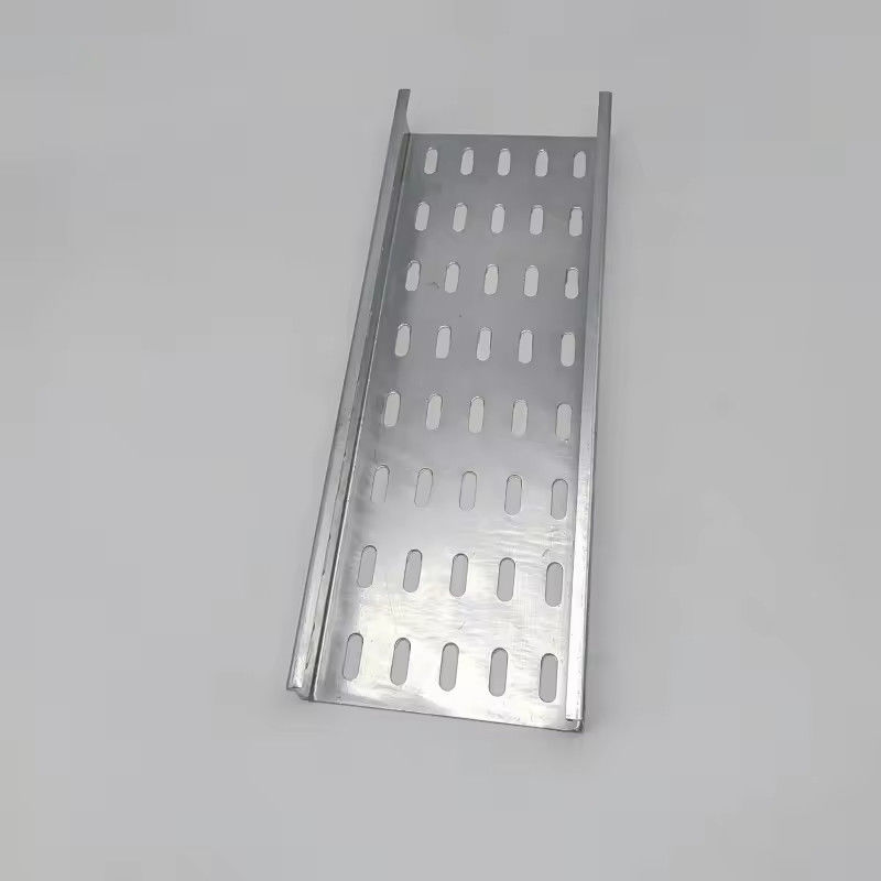 Plateau de câbles d'extrusion d'argent résistant à la corrosion monté sur le mur ou le sol pour une installation facile